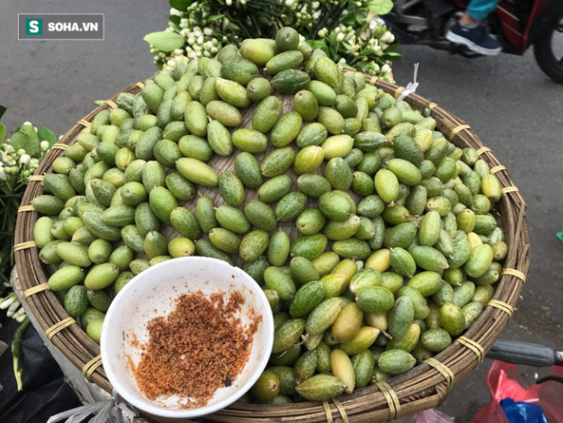 Kiếm tiền triệu mỗi ngày nhờ bán rong quả xanh đầu mùa - Ảnh 9.