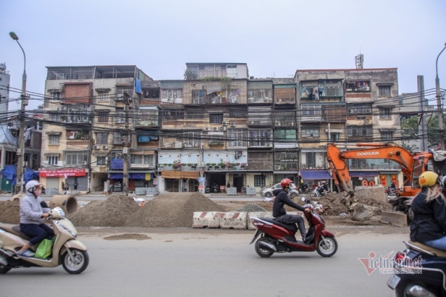 Kỳ dị nhà vát chéo, tam giác…đua nhau 'đu bám' trên đường vành đai Hà Nội