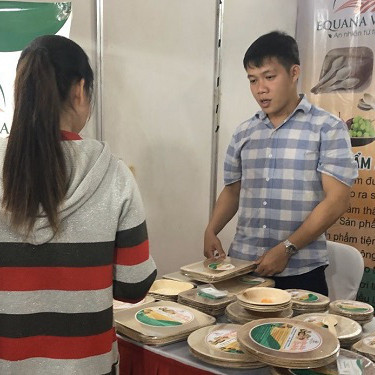 Nhặt mo cau vứt đầy vườn mà thành... giám đốc làm hàng quốc tếicon
