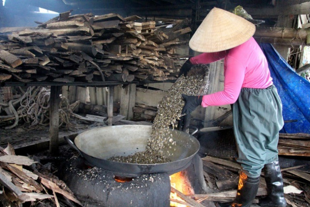 Làng 'đãi hến' hơn 300 năm bên bờ sông La