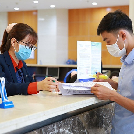 Lương nhân viên ngân hàng, công nghệ 'miễn nhiễm' với Covid-19icon