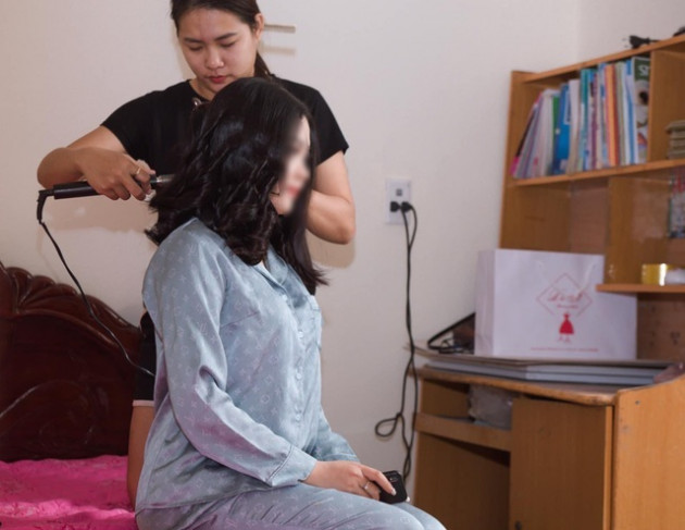 'Mất mùa' cưới vì Covid-19, nghề trang điểm ế khách 'khóc' như mưa