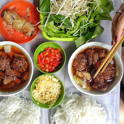 Mất việc nhận trợ cấp 3 tháng lương, về bán bún chả bất ngờ trúng mánhicon