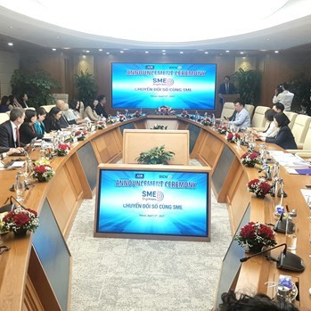 Một triệu USD hỗ trợ DNNVV chuyển đổi sốicon