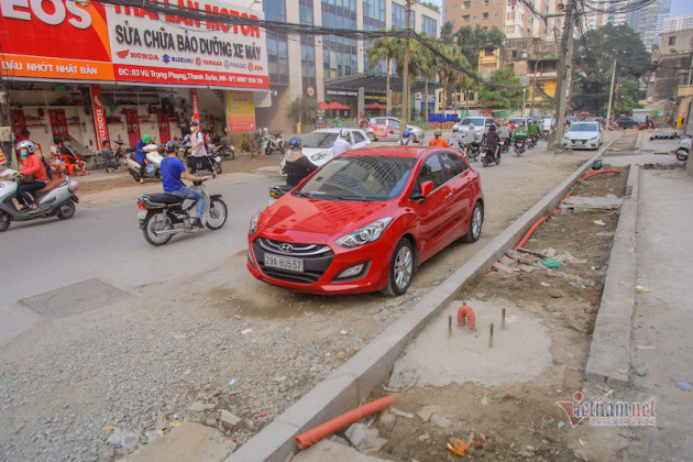 Mua nhà đón mở đường tăng giá: Quảng cáo thăng hoa, ăn cú hớ đường ‘siêu rùa’