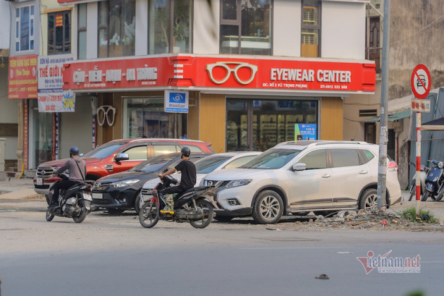 Mua nhà đón mở đường tăng giá: Quảng cáo thăng hoa, ăn cú hớ đường ‘siêu rùa’