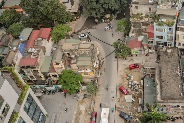 Mua nhà đón mở đường tăng giá: Quảng cáo thăng hoa, ăn cú hớ đường ‘siêu rùa’