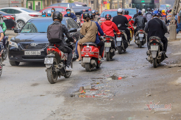 Mua nhà đón mở đường tăng giá: Quảng cáo thăng hoa, ăn cú hớ đường ‘siêu rùa’