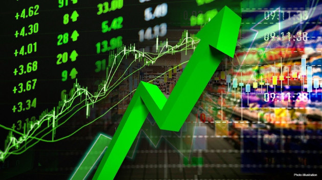 Mỹ lệnh siết chặt: Vàng tăng vọt, khối tiền 50 nghìn tỷ USD sôi sục