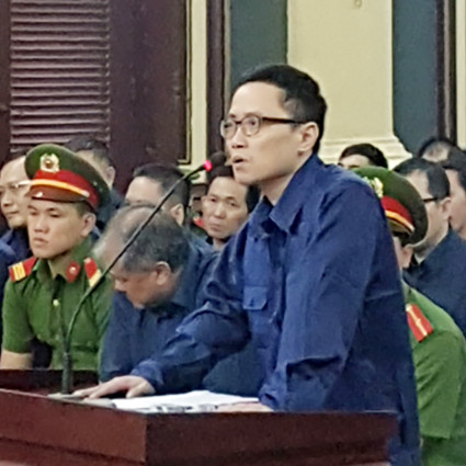 'Nghề' giám đốc thuê: danh hão, tù thậticon