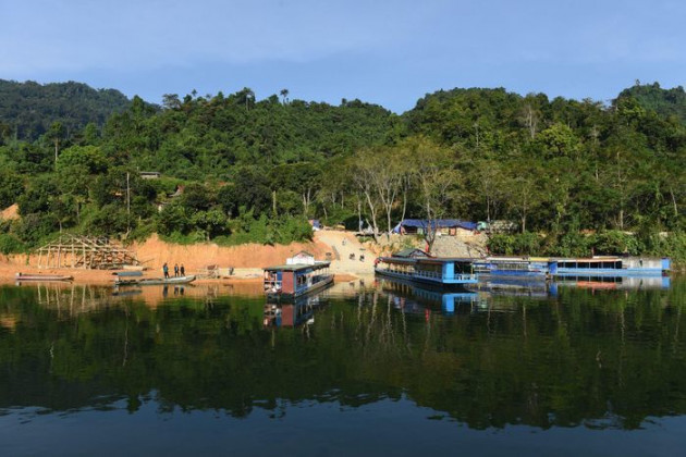 Ngư dân bắt 'thủy quái' siêu to khổng lồ ở hồ Tuyên Quang