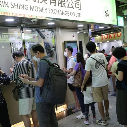 Người Hong Kong vội vã mua USD tích trữicon