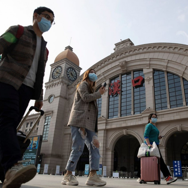 Người Trung Quốc ồ ạt đi du lịch, mua sắm hàng hóaicon