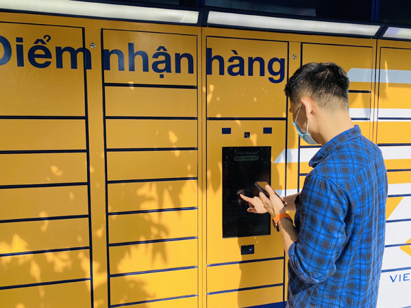 Nhận hàng không tiếp xúc với ATM bưu gửi của Vietnam Post