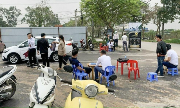 Nhân viên đa cấp, bán bảo hiểm lao vào cơn 'sốt đất' làm môi giới