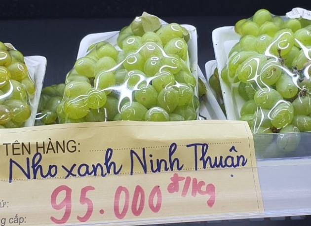 Nho xanh không hạt giá 'siêu rẻ' bán tràn lan, người trồng nho ở Ninh Thuận nói gì?