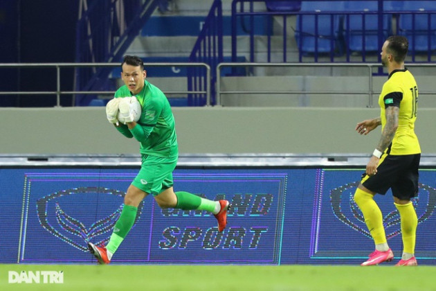 Những cầu thủ Việt tài năng trên sân cỏ, giỏi kinh doanh bên ngoài - 4 Những cầu thủ Việt tài năng trên sân cỏ, giỏi kinh doanh bên ngoài - 4