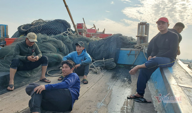 Nỗi lo chưa từng có, Lão ngư 41 năm bám biển không dám ra khơi