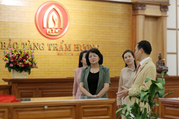 Phó Chủ tịch nước Đặng Thị Ngọc Thịnh thăm công ty Trầm hương Khánh Hòa