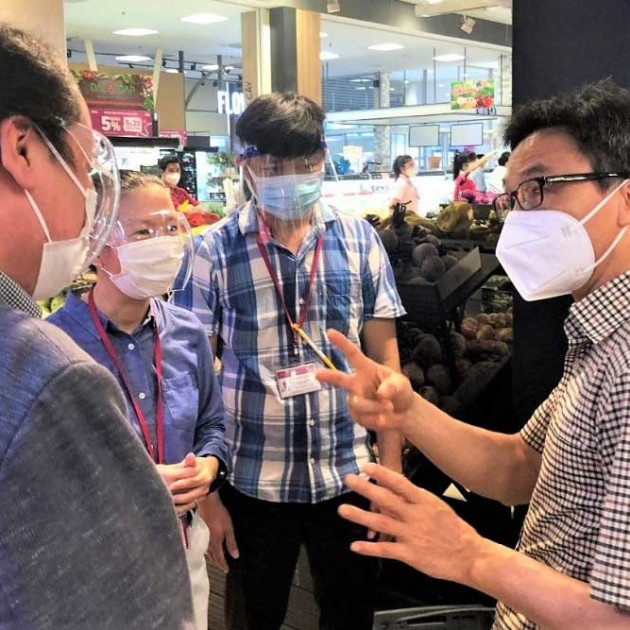 Phó Thủ tướng Vũ Đức Đam bất ngờ thị sát siêu thị ở TP.HCM