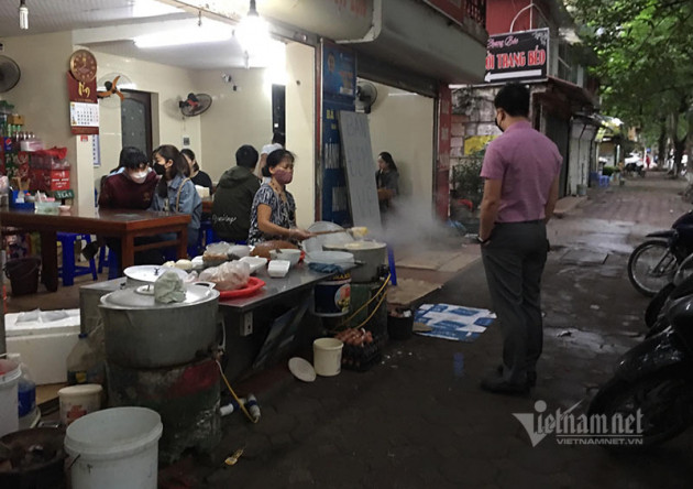 Quán bún, hàng phở im lìm: Hụt hàng, thiếu người chưa vội mở bán