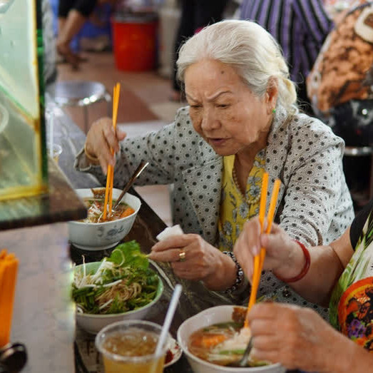 Quán bún suông tuổi đời gần 80 năm, công thức gia truyền 3 thế hệ nức tiếng chợ Bến Thành - Ảnh 1.