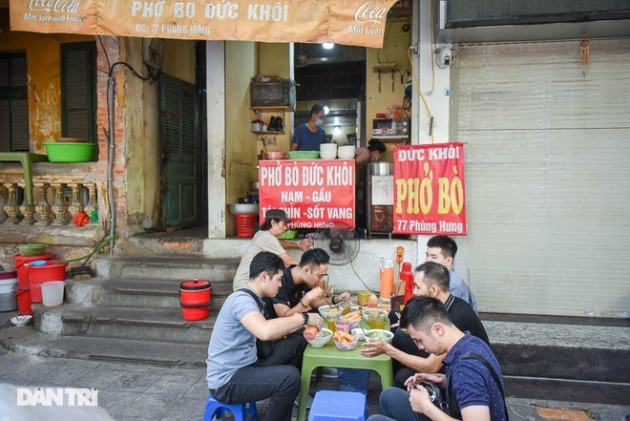 Quán phở có ông chủ lạ đời, gần 30 năm không cho vợ động vào dao thái thịt