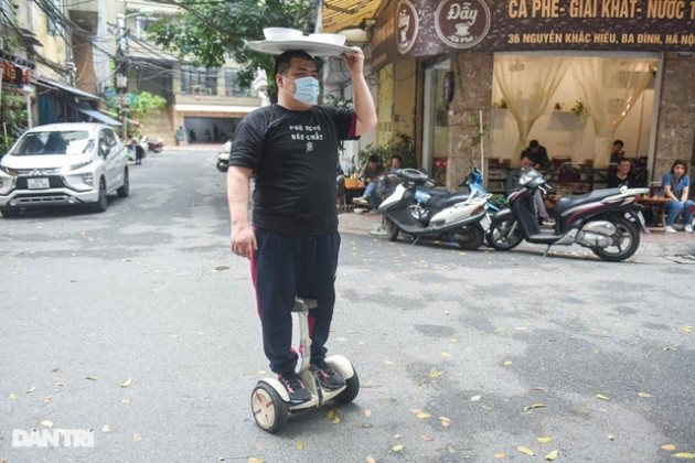 Quán phở Hà Nội ngày bán trăm bát nhờ màn giao hàng 'có một không hai'