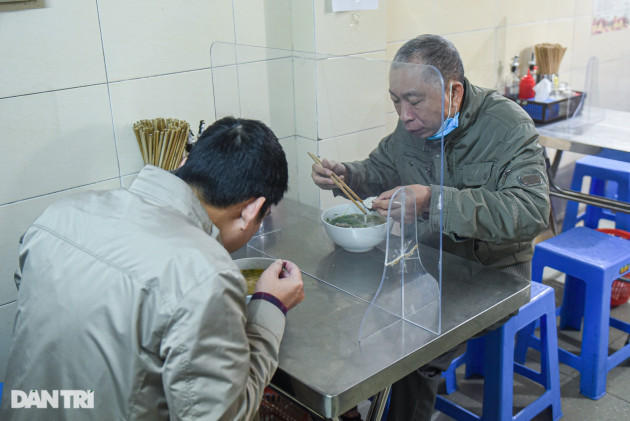 Quán phở lạ đời ở Hà Nội: 40 năm tuyệt đối không dùng chanh, quất - 10