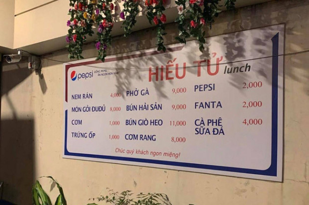 Quán vỉa hè Việt Nam 'mọc' lên giữa Seoul: Ghế nhựa, phở gà, cafe sữa đá