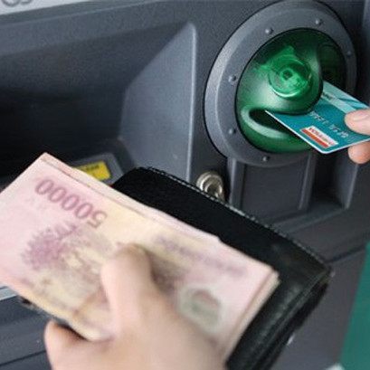 Quy định về lương của chồng chuyển thẳng vào tài khoản vợ