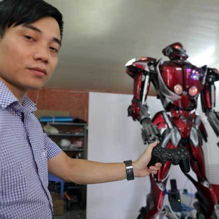 Robot made in Việt Nam ra đời... từ rác