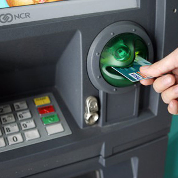 Rút tiền tiêu Tết bị nuốt thẻ ATM: Ngân hàng Nhà nước yêu cầu xử lýicon