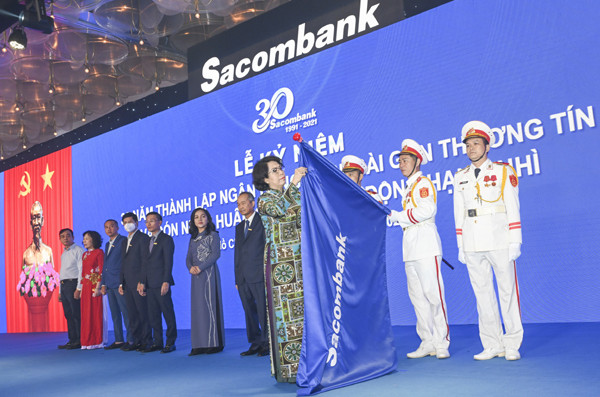 Sacombank nhận Huân chương Lao động đúng dịp 30 năm thành lập