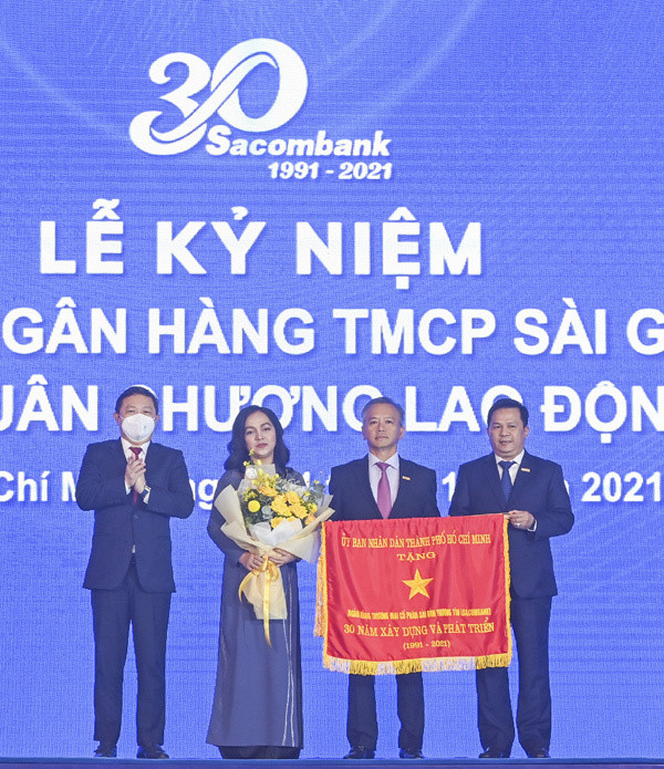 Sacombank nhận Huân chương Lao động đúng dịp 30 năm thành lập