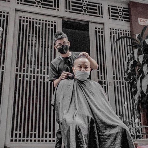 Salon đóng cửa, thợ tóc vẫn 'đè đầu' kiếm tiền triệu nhờ đâu?