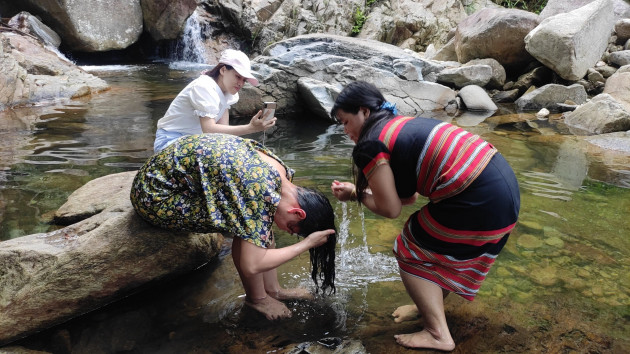 Sáng đón bình minh phá Tam Giang, chiều chào cờ trên đảo Cồn Cỏ