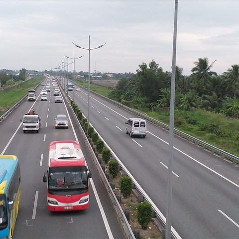 Sẽ thu phí các tuyến đường cao tốc xây dựng bằng tiền ngân sáchicon