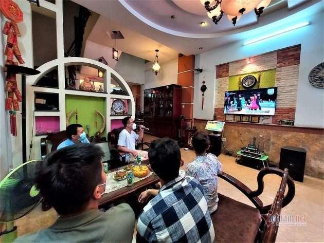 'Ship karaoke' về tận nhà, giải tỏa cơn thèm cho tín đồ 'nghiện' hát