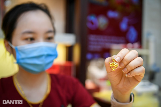 'Sốt' vàng đi qua: Ai lỗ, ai lãi?