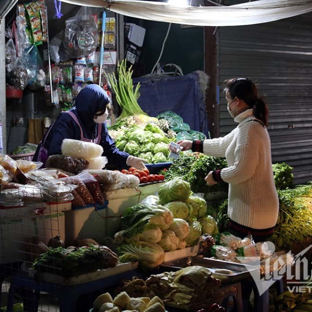 Sự lạ năm nay, chợ ngày mùng 3, cá tôm rẻ hơn cả trước Tếticon