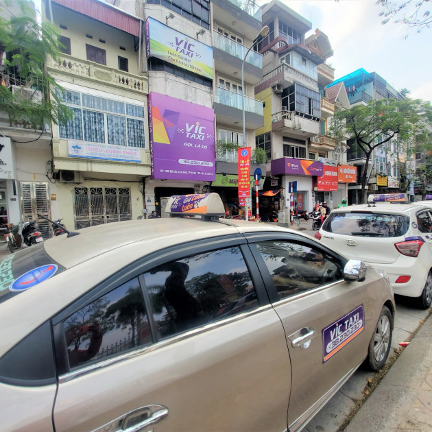 Tài xế Vic Taxi tắt đàm, bỏ làm kéo đến trụ sở hãng 'biểu tình'icon