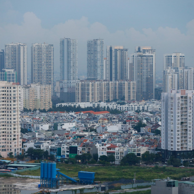 Tăng tốc thu nợ: Ngân hàng ồ ạt rao bán ô tô, đất 'vàng' tại TP.HCMicon