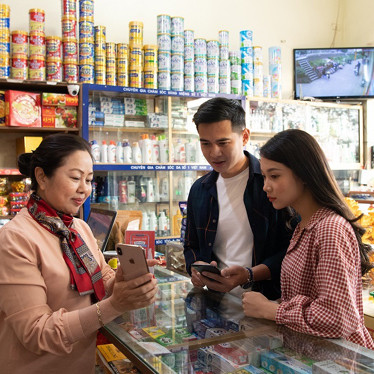 Tạp hoá công nghệ - ‘gà đẻ trứng vàng’ của bán lẻ Việt