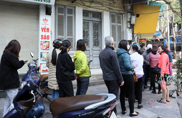 Dậy từ tờ mờ sáng, đi cả chục cây số xếp hàng mua bánh trôi, bánh chay