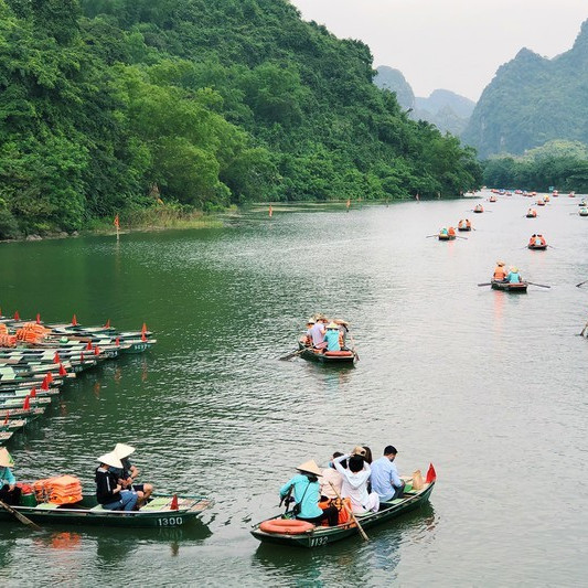 Tháng 10 đồng loạt mở dần du lịch, dũng cảm đi chơi thời 'an toàn mới'icon