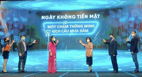 Thay đổi thói quen, 'bùng nổ' thanh toán không dùng tiền mặt