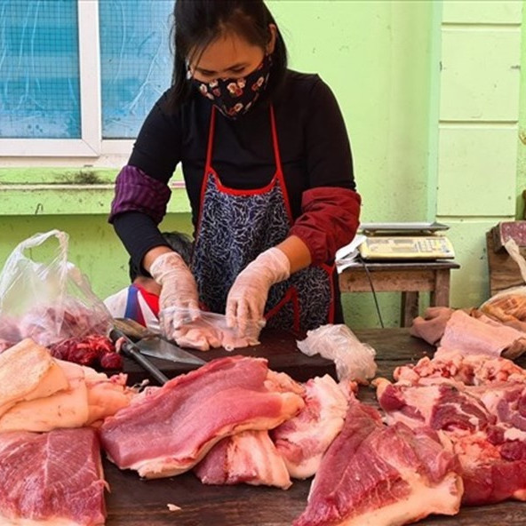 Thịt lợn ế ẩm, nhiều tiểu thương giảm giá 'thủng đáy' vớt vát tiền vốnicon