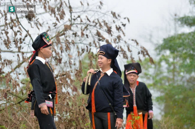 Thót tim nhìn người nhện đu dây tìm hái “lộc Phật” trên đỉnh Hoàng Liên Sơn - Ảnh 10.