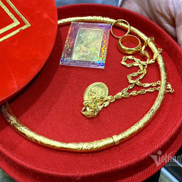 Tiệm vàng thu 6.300 tỷ kê khai 339 tỷ: Điều tra tội trốn thuếicon